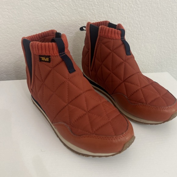 Teva Shoes - Teva Ember Mid Burnt Orange Quilted Slip-On Boots Warm Camping Womens Size 8